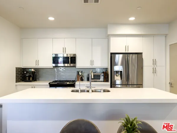 $4,995 | 2111 North Cahuenga Boulevard, Unit 2, Los Angeles, CA 90068