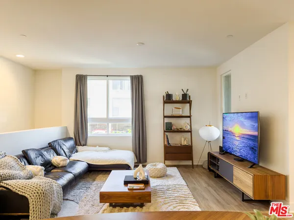 $4,995 | 2111 North Cahuenga Boulevard, Unit 2, Los Angeles, CA 90068