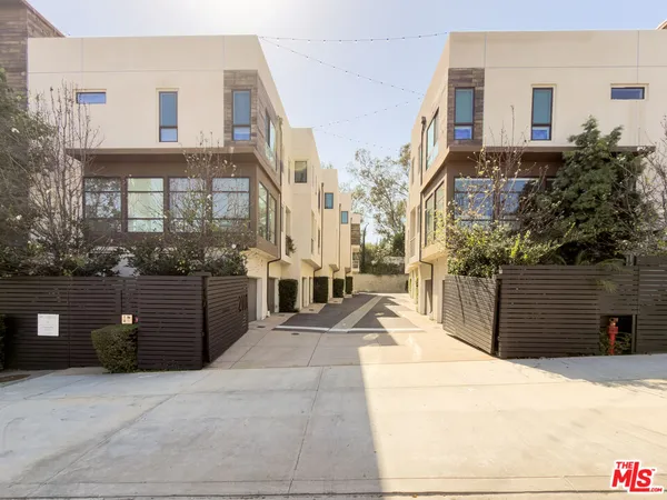 $4,995 | 2111 North Cahuenga Boulevard, Unit 2, Los Angeles, CA 90068