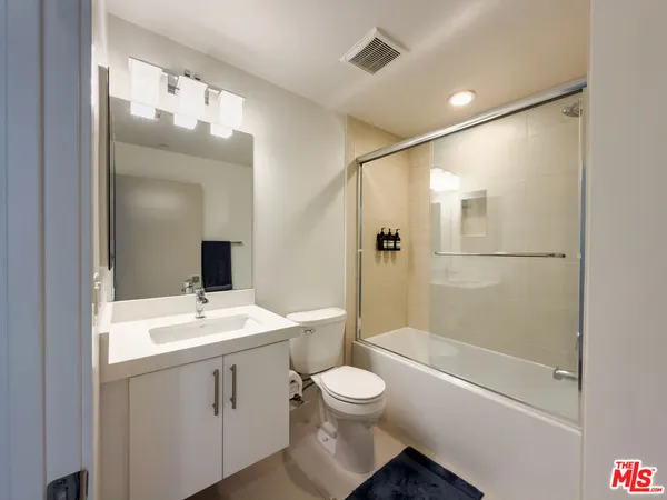 $4,995 | 2111 North Cahuenga Boulevard, Unit 2, Los Angeles, CA 90068