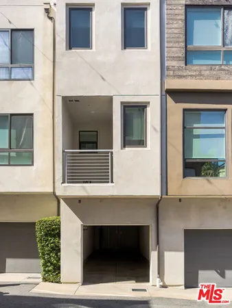 $4,995 | 2111 North Cahuenga Boulevard, Unit 2, Los Angeles, CA 90068