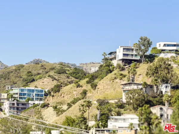 $4,995 | 2111 North Cahuenga Boulevard, Unit 2, Los Angeles, CA 90068