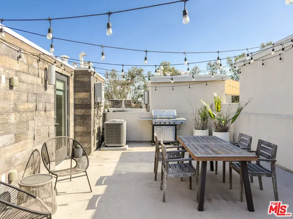 $4,995 | 2111 North Cahuenga Boulevard, Unit 2, Los Angeles, CA 90068