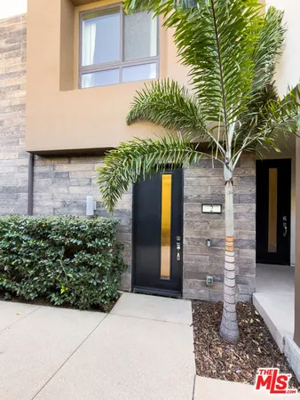 $4,995 | 2111 North Cahuenga Boulevard, Unit 2, Los Angeles, CA 90068