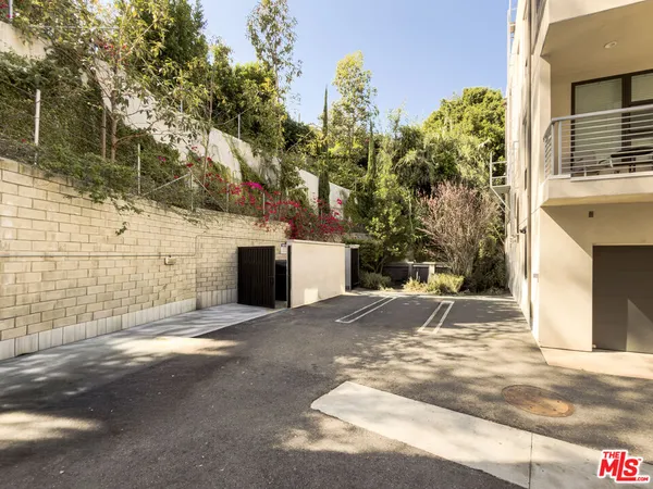 $4,995 | 2111 North Cahuenga Boulevard, Unit 2, Los Angeles, CA 90068