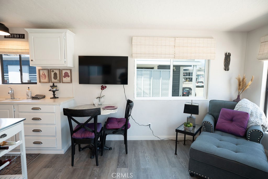 1105 Morro Avenue, Unit 5 Morro Bay, CA 93442 - Photo 8 of 25 Dining area