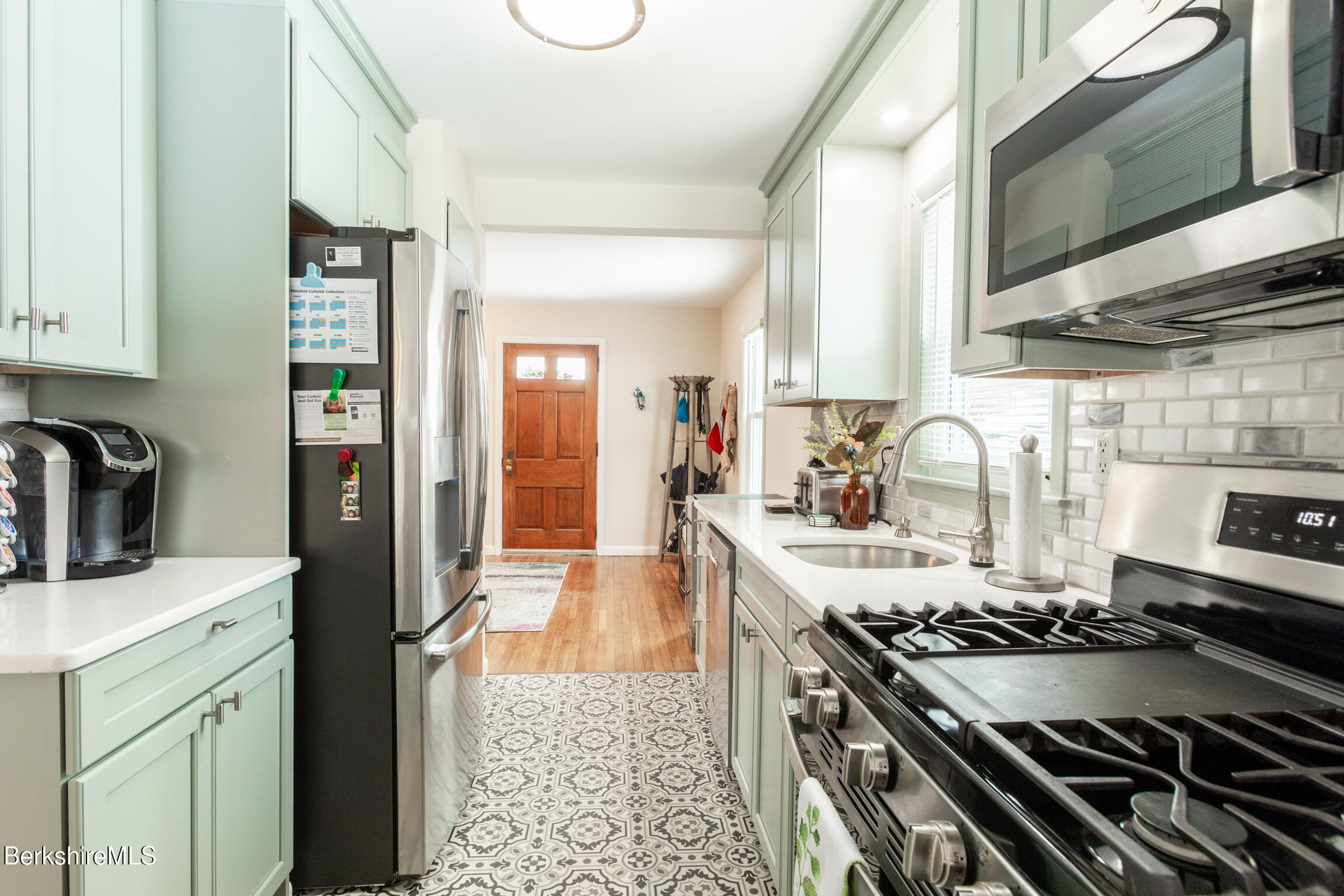 26 Overlook Road Pittsfield, MA 01201 - Photo 16 of 43 Kitchen
