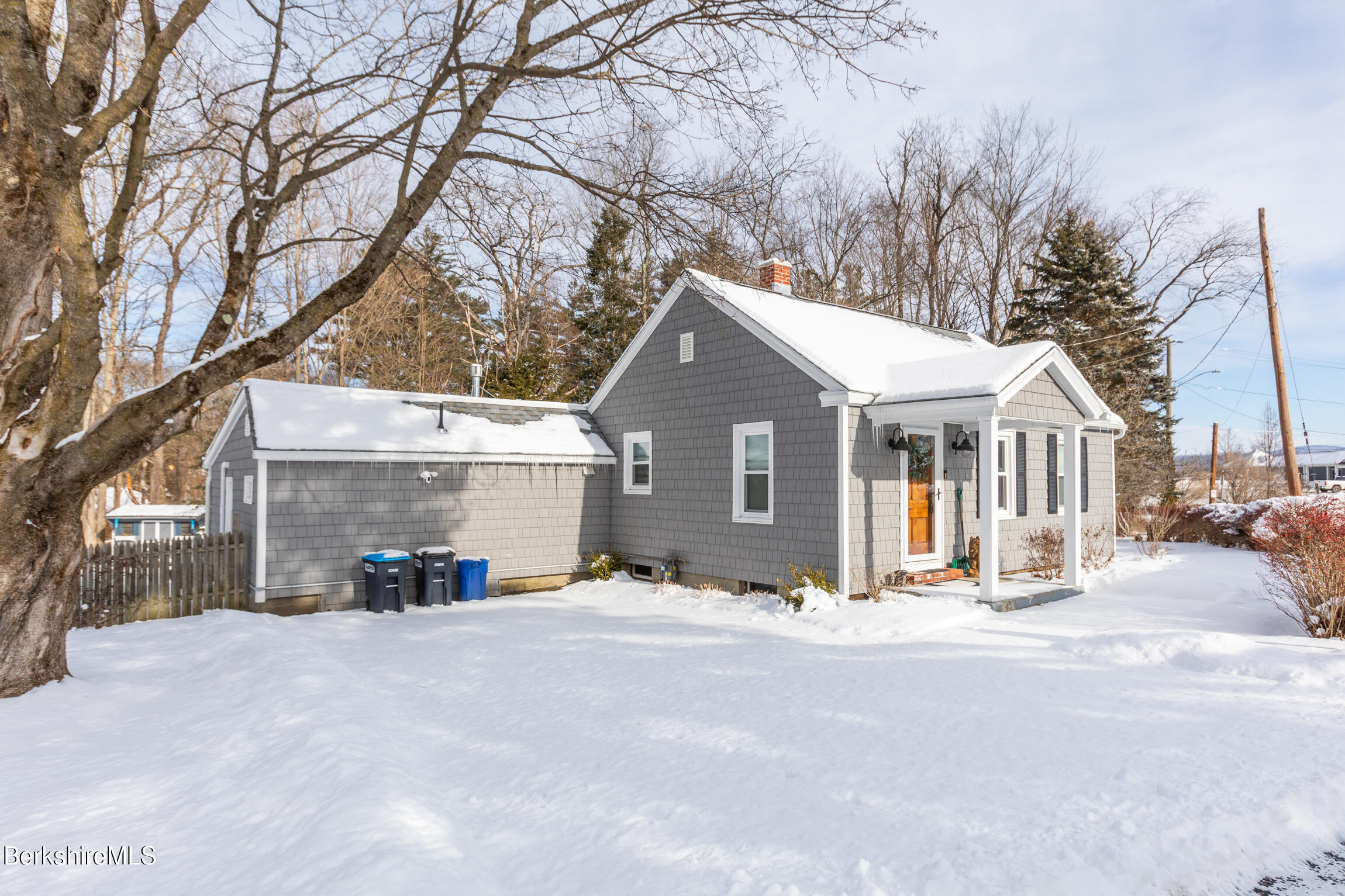 26 Overlook Road Pittsfield, MA 01201 - Photo 2 of 43 Front View