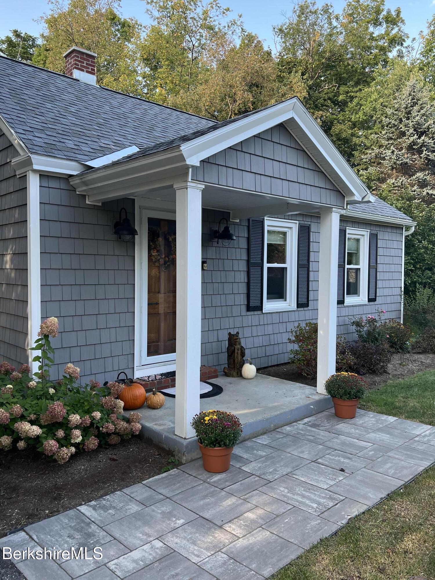 26 Overlook Road Pittsfield, MA 01201 - Photo 3 of 43 Beautiful Walkway
