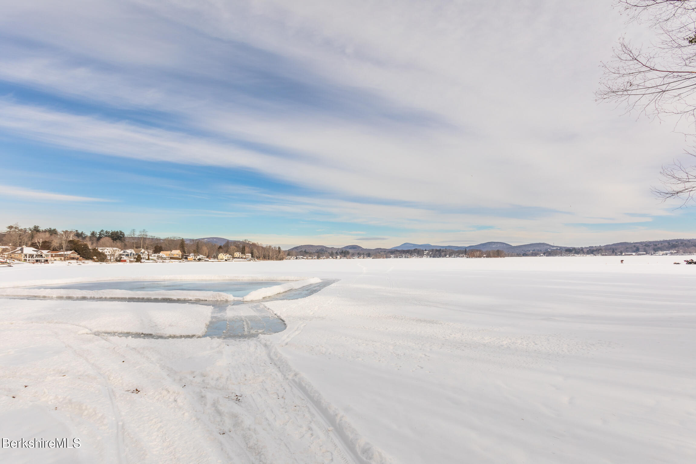 26 Overlook Road Pittsfield, MA 01201 - Photo 41 of 43 Pontoosuc Lake