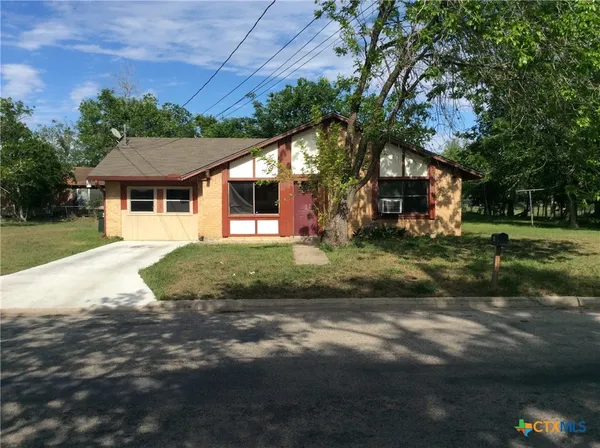 $142,500 | 606 Woodworth Street, Cuero, TX 77954