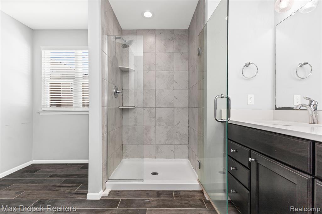 4211 Kent Road Royal Oak, MI 48073 - Photo 36 of 54