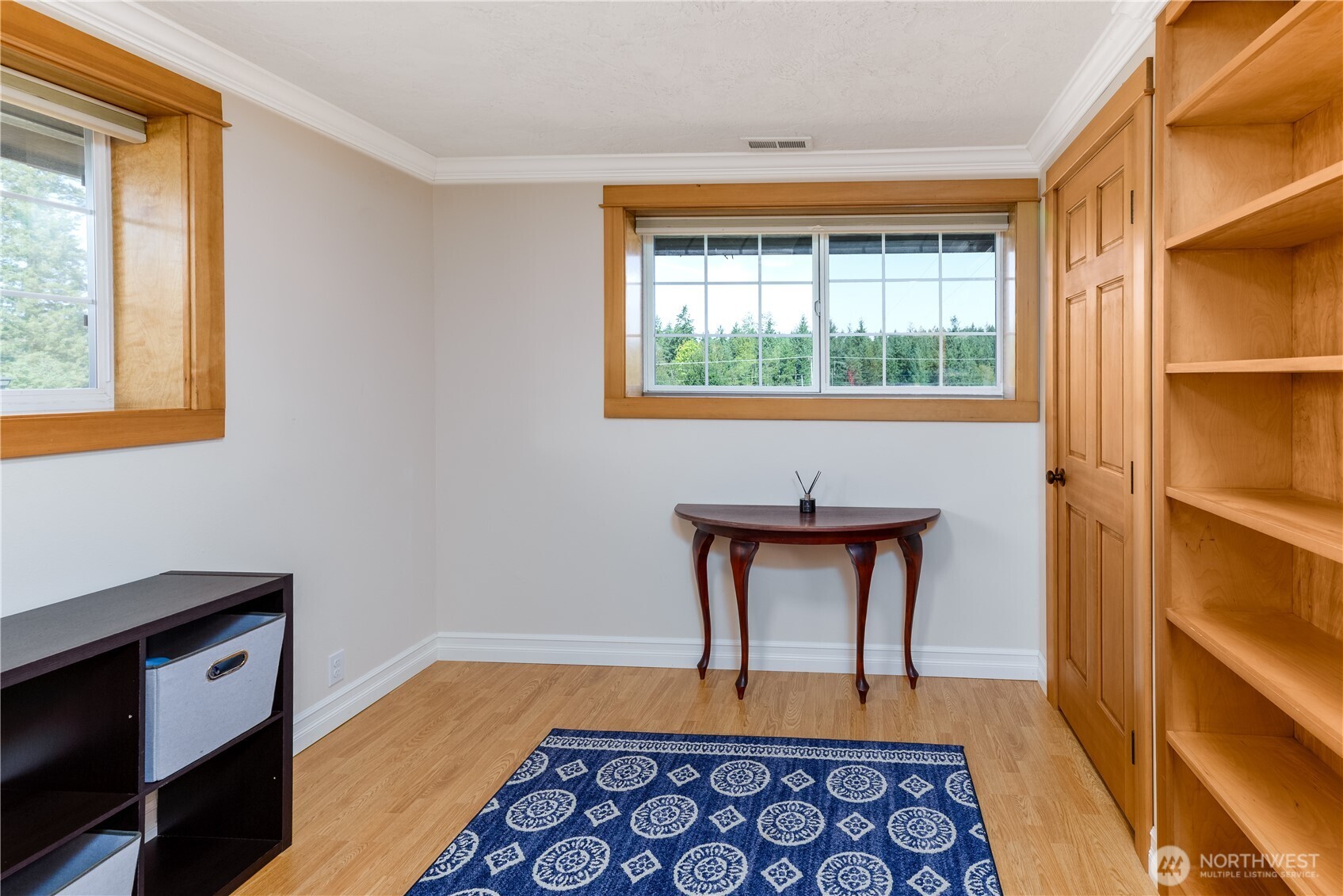 273702 Highway 101 Sequim, WA 98382 - Photo 16 of 40 a bedroom with a bed and a window
