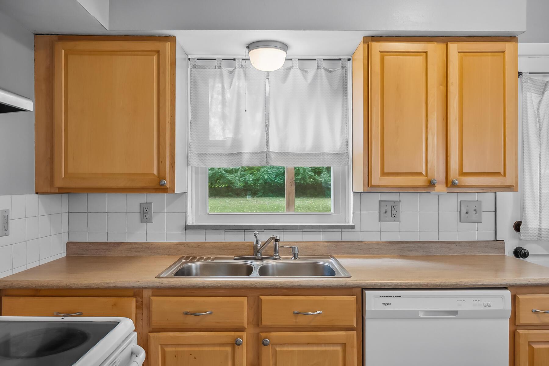 5503 Linworth Road Columbus, OH 43235 - Photo 11 of 47 Kitchen