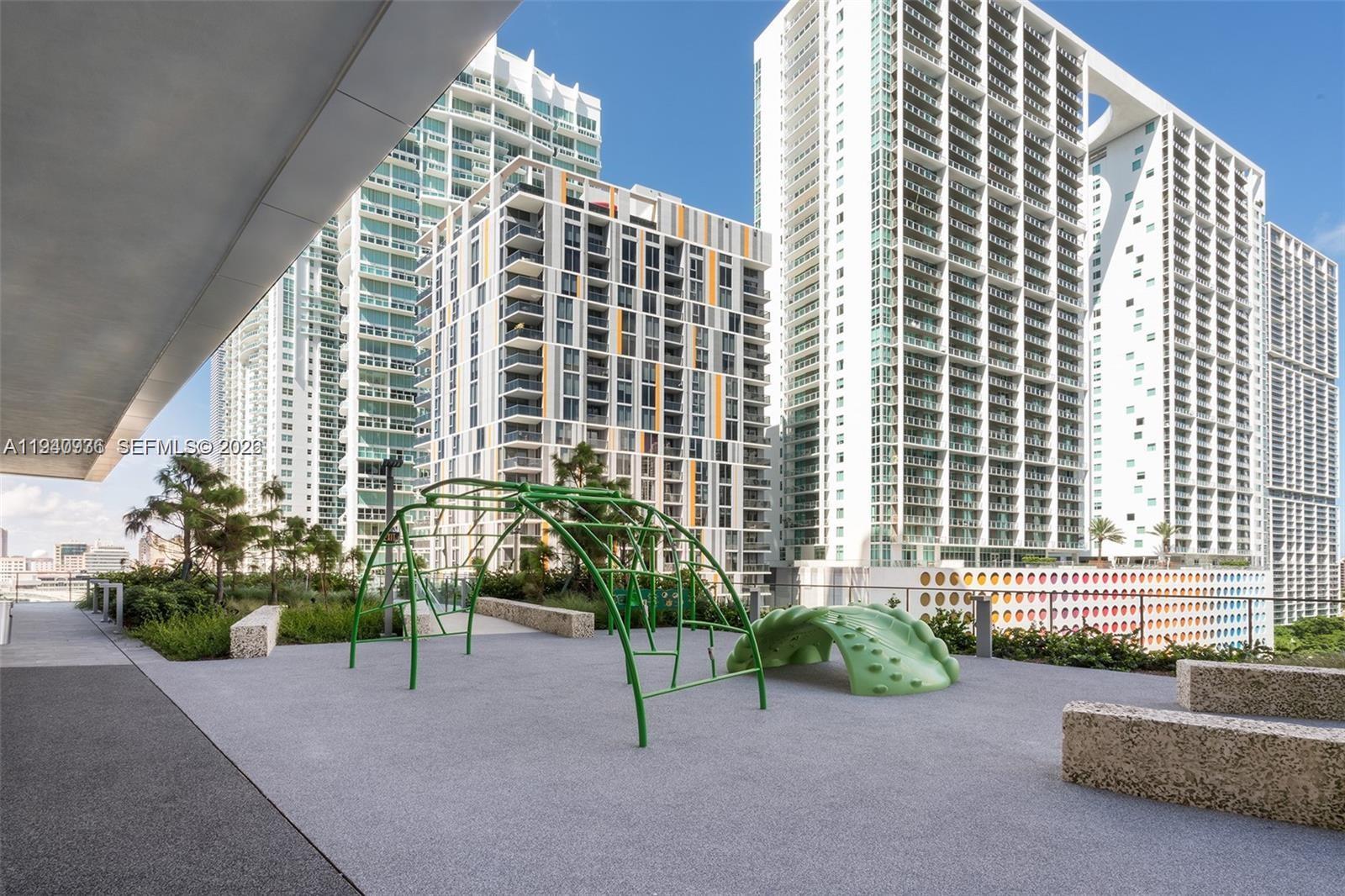 68 Southeast 6th Street, Unit 3402 Miami, FL 33131 - Photo 16 of 22