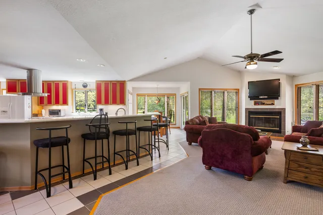 $899,900 | 3262 Greenwood Drive, Dewey, IL 61840