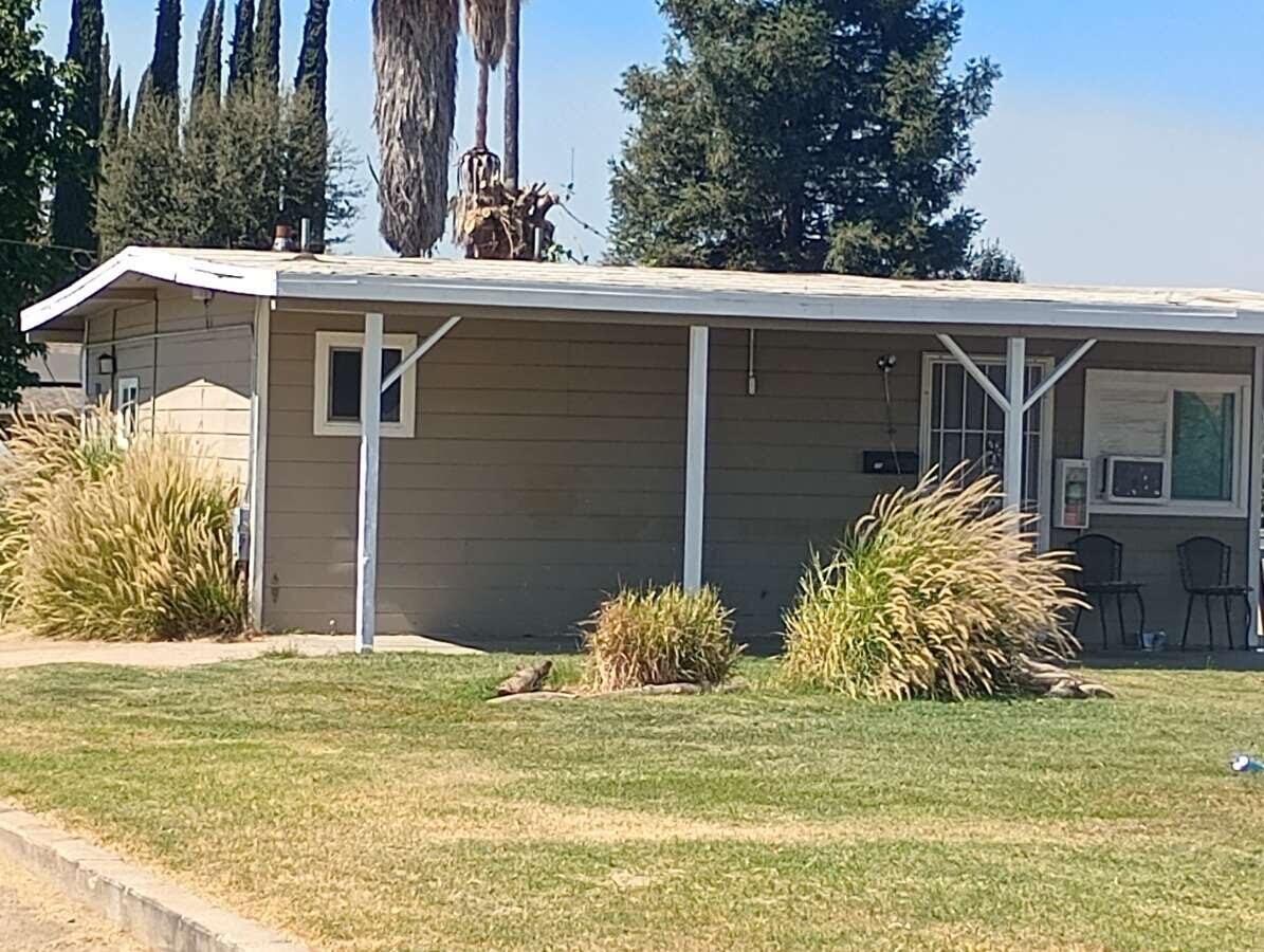 21811 Highway 198 Exeter, CA 93221 - Photo 2 of 6 a view of a house with a yard