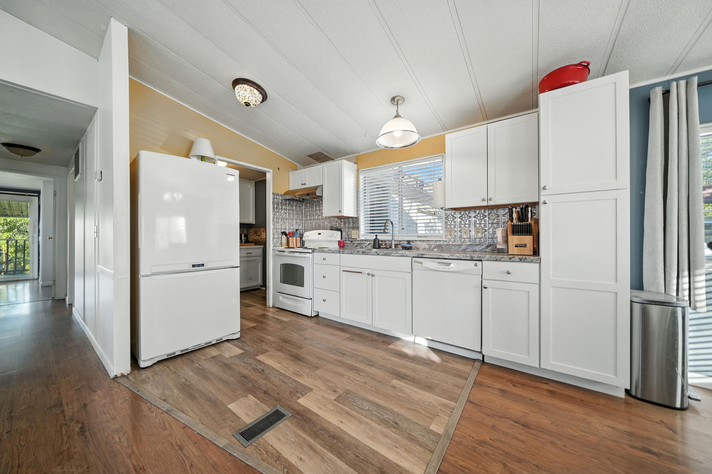 3757 Magnums Way Redding, CA 96003 - Photo 8 of 44 IMG-08