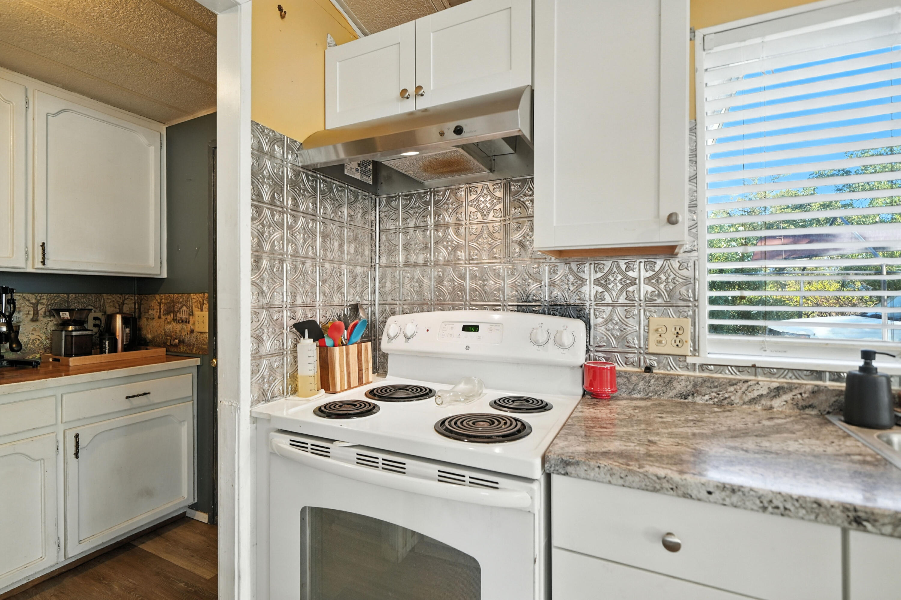 3757 Magnums Way Redding, CA 96003 - Photo 9 of 44 IMG-10