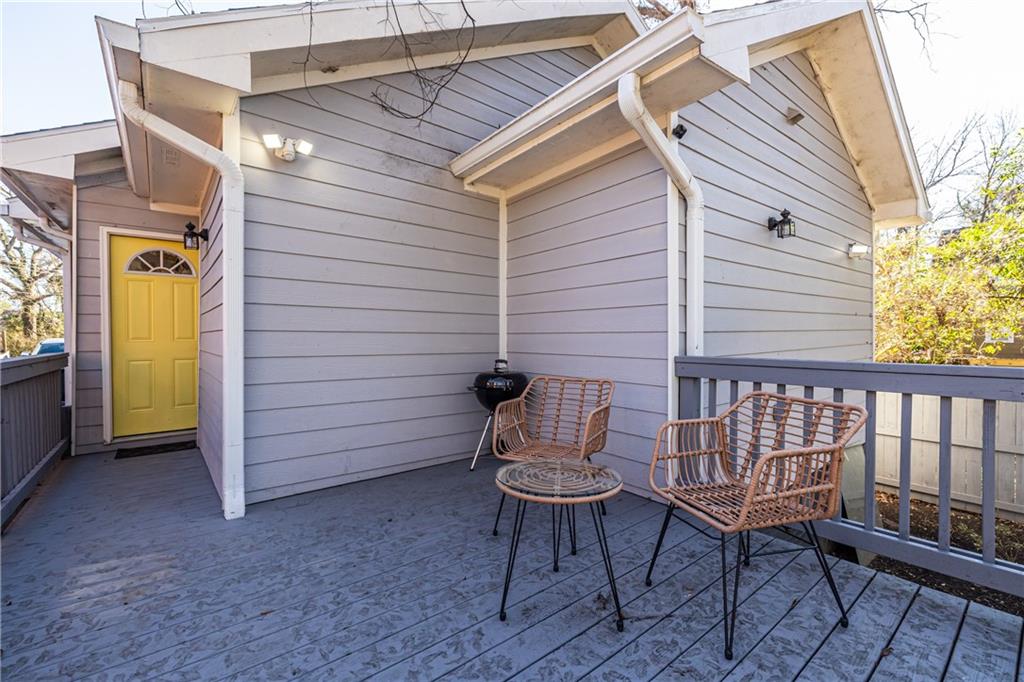 988 Mayson Turner Road Northwest Atlanta, GA 30314 - Photo 35 of 45 a view of a chair in the balcony