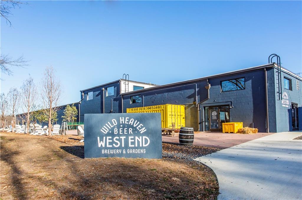 988 Mayson Turner Road Northwest Atlanta, GA 30314 - Photo 43 of 45 a view of a park with furniture