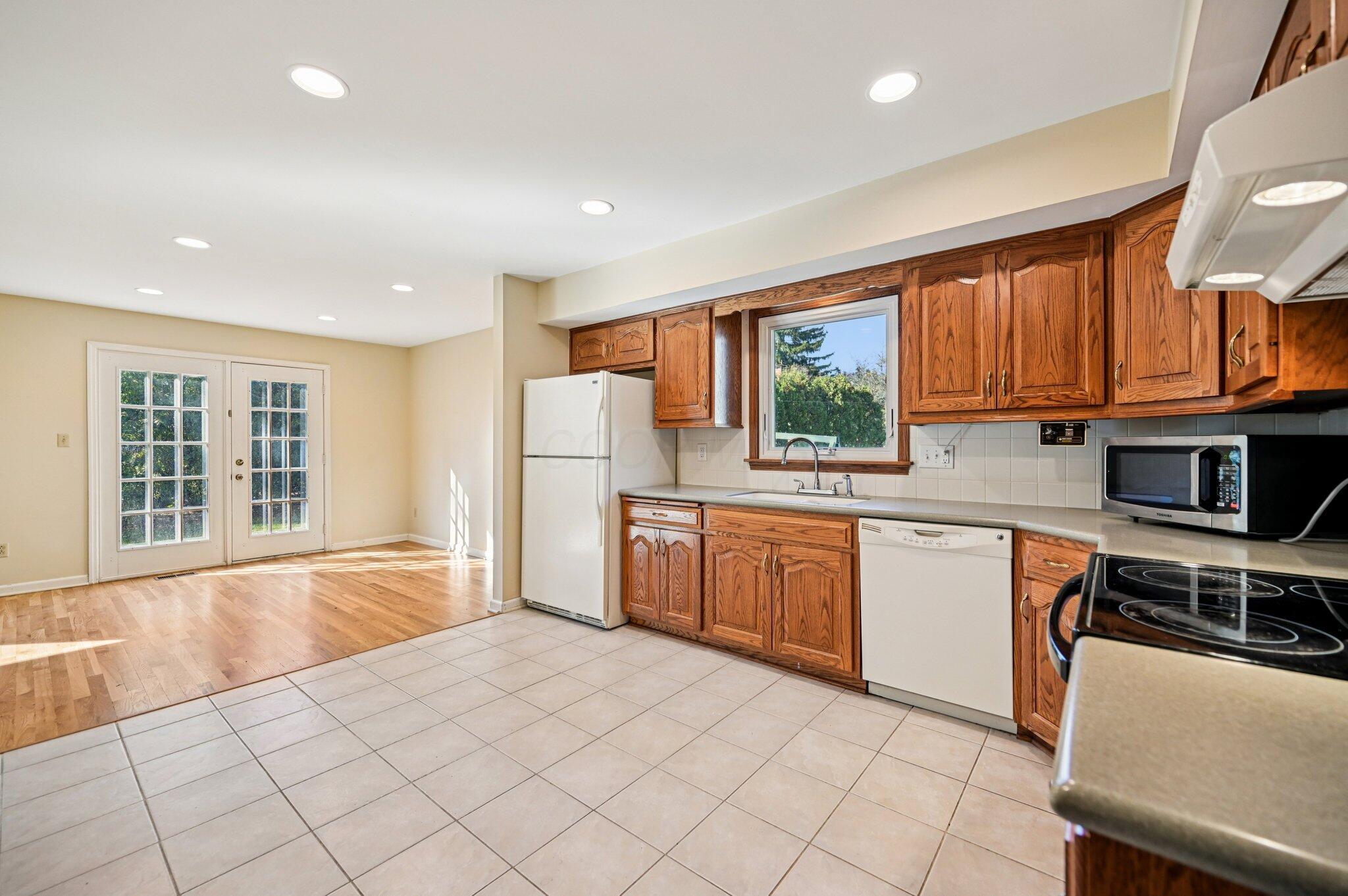 3701 Reed Road Columbus, OH 43220 - Photo 13 of 22 kitchen