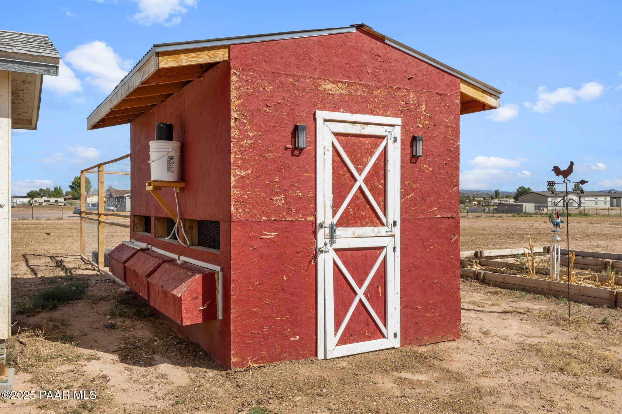 25221 North Mitchell Road Paulden, AZ 86334 - Photo 19 of 25 38_186-Chicken Coop_
