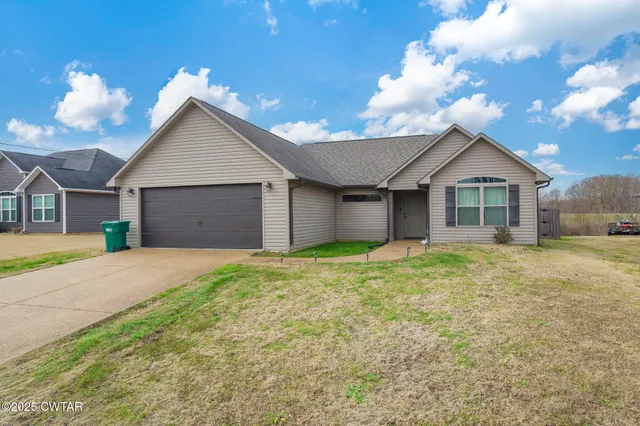 a view of a yard in front of a house with a yard