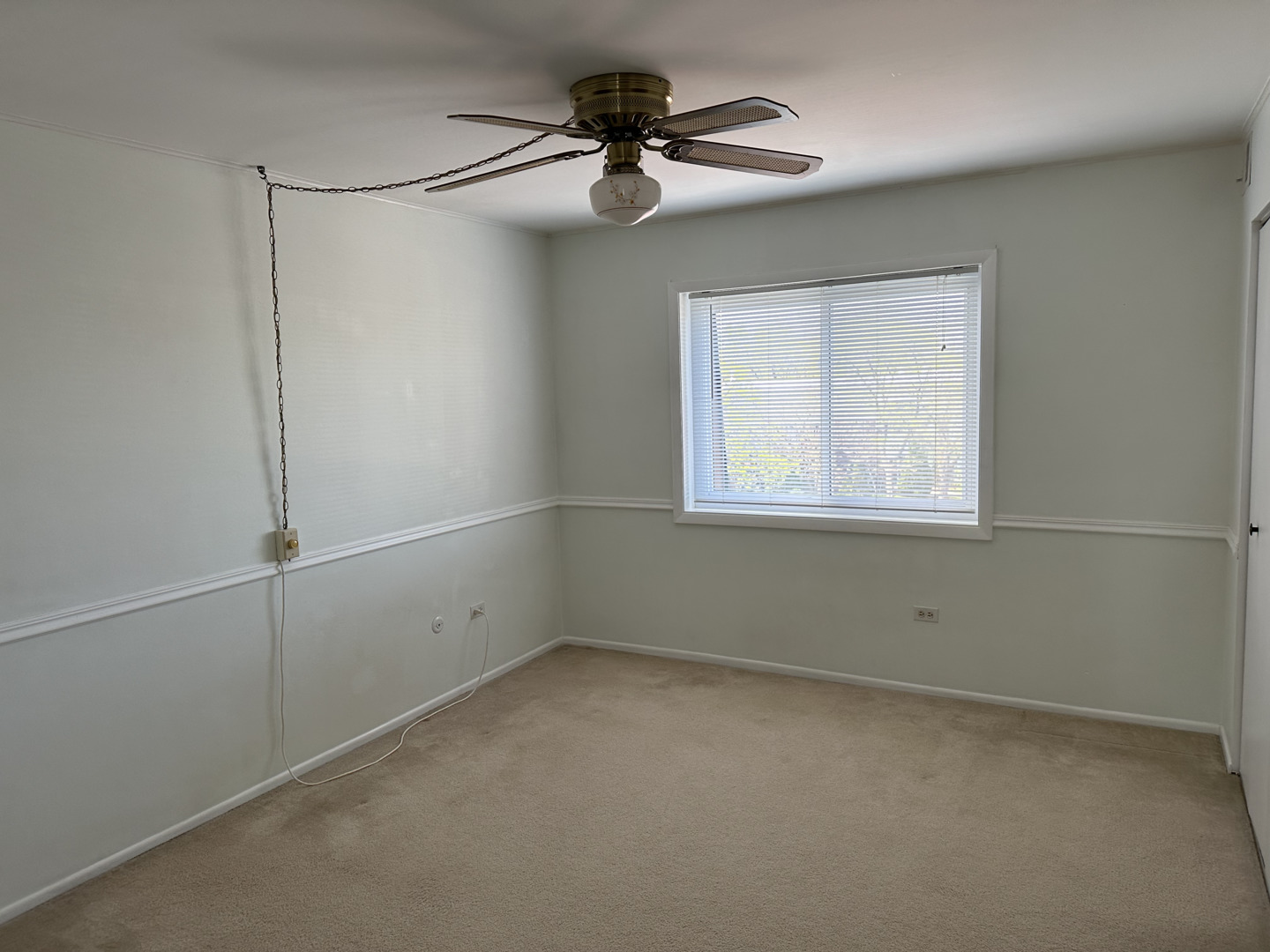 712 Cobblestone Circle, Unit E Glenview, IL 60025 - Photo 6 of 10 a view of a room with a ceiling fan and a window