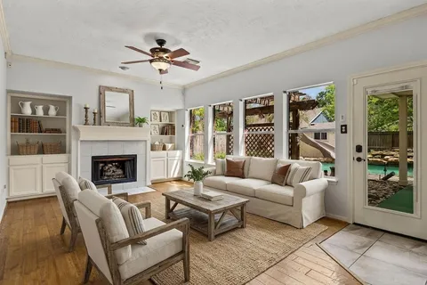$299,900 | 330 Welford Lane, Highlands, TX 77562