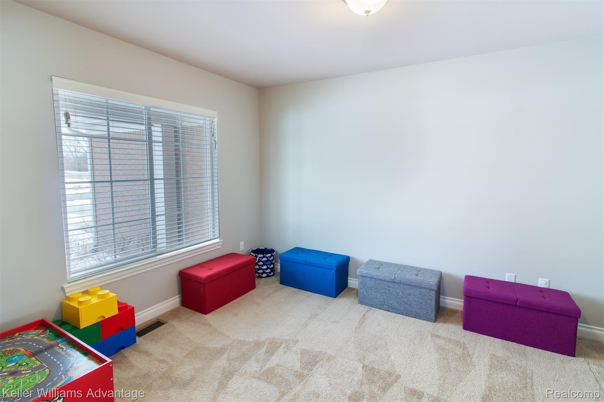 29447 Geraldine Road Farmington, MI 48336 - Photo 7 of 35 GeraldineRd_29447_LivingRoom_01.jpg