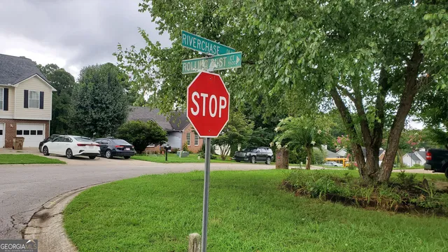 a view of a park that has a sign board park