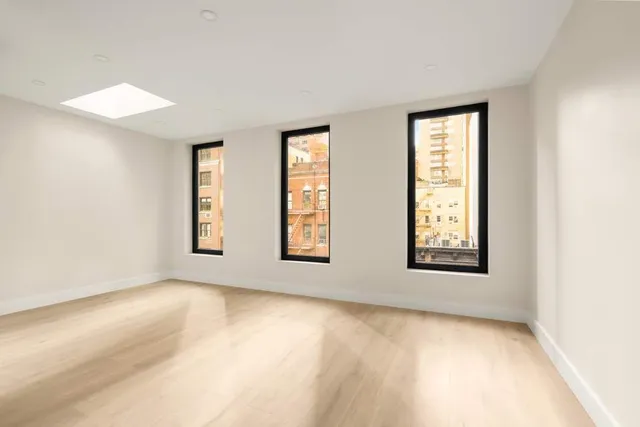 $1,999,000 | 221 East 48th Street, Unit PH | Midtown East
