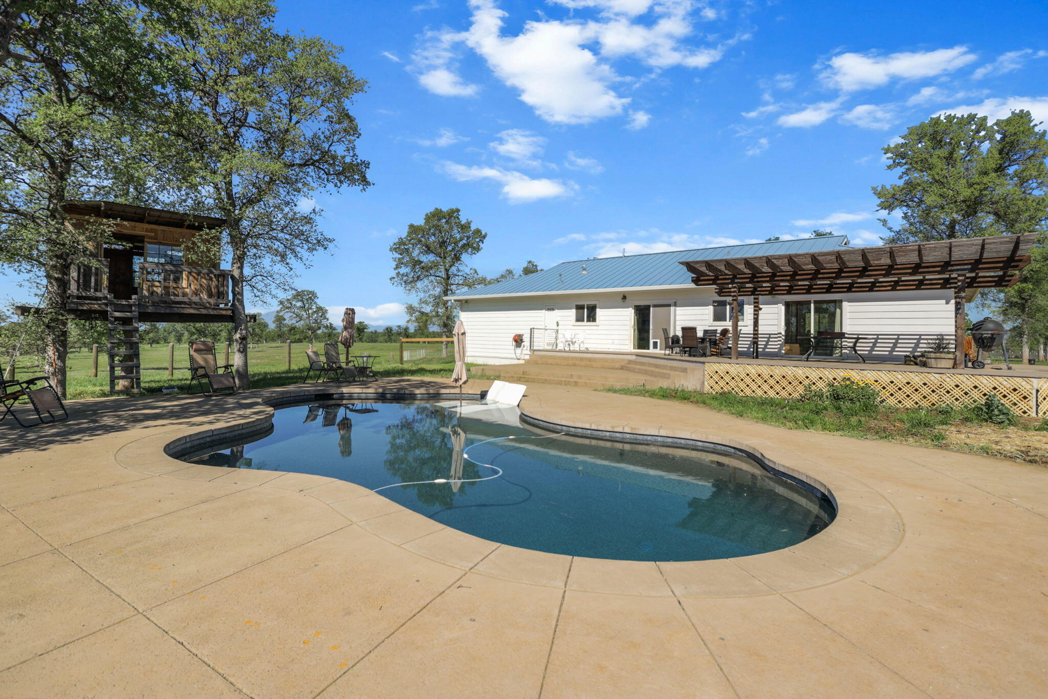 22989 Antler Road Millville, CA 96062 - Photo 5 of 29 55-web-or-mls-LZ0A0376