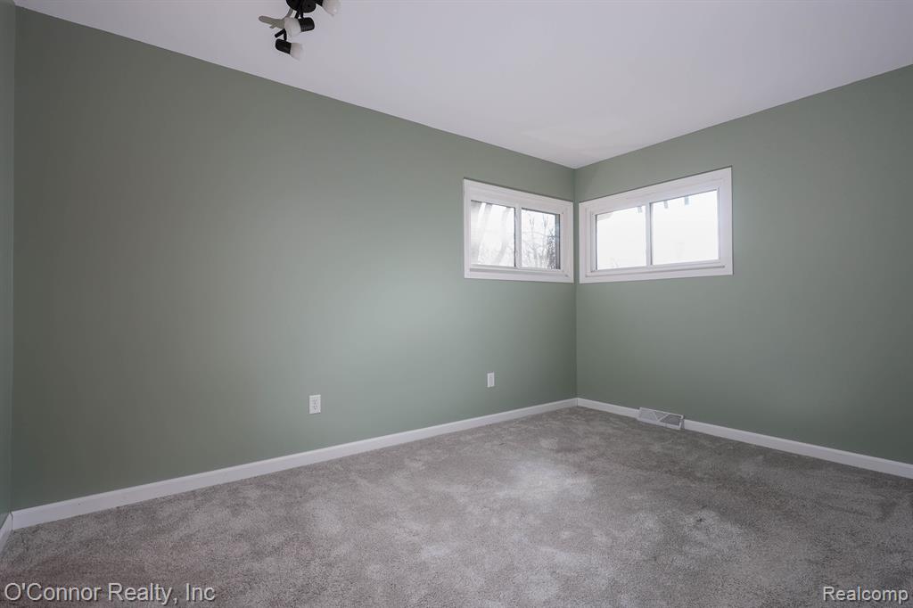 10496 Yale Road Avoca, MI 48006 - Photo 8 of 19 Gallery Image 8