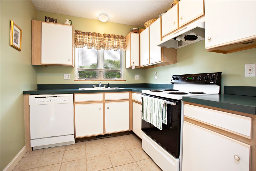 34 Fairway Drive Coventry, RI 02816 - Photo 13 of 29