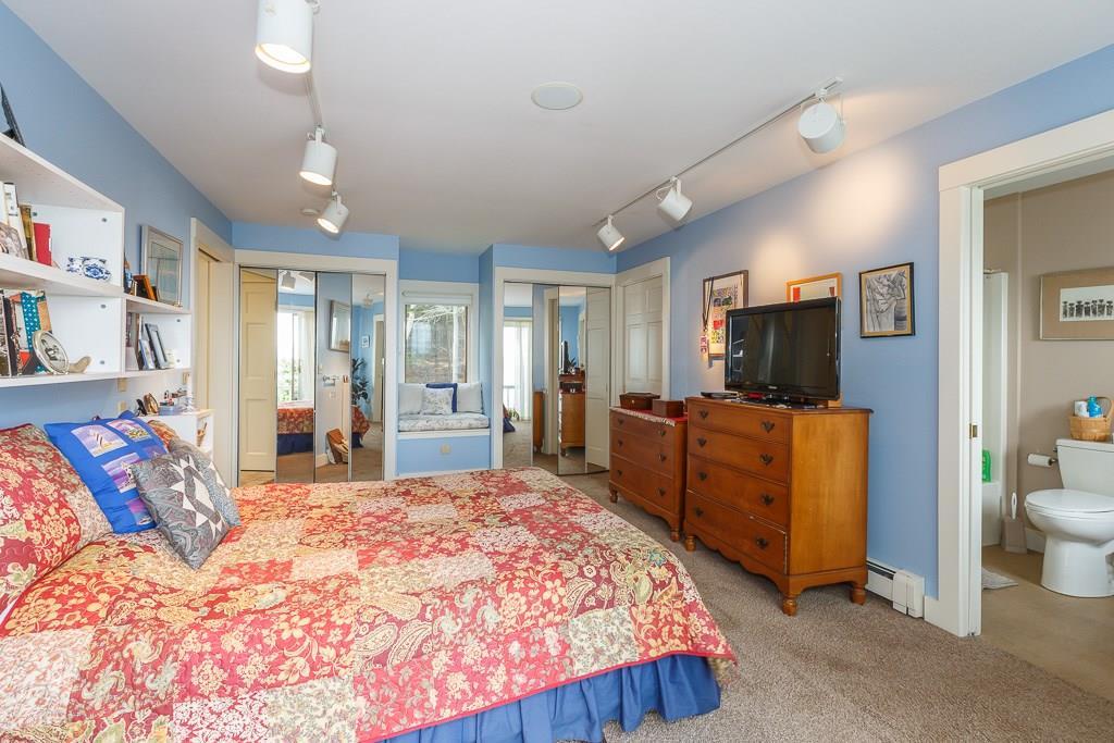 67 Cliff Road New Harbor, ME 04554 - Photo 17 of 28 Photo