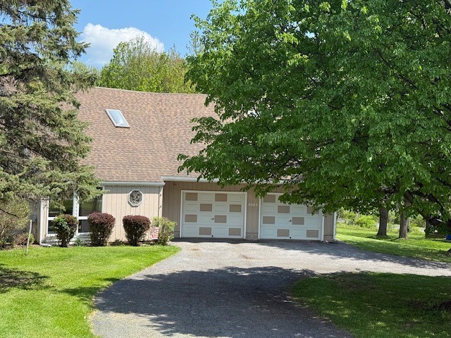 5044 Butler Road Canandaigua Town, NY 14424 - Photo 2 of 45 Circular driveway and a parklike setting