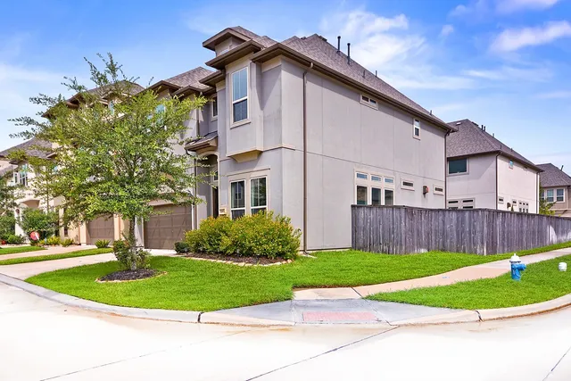 a view of outdoor space yard and front view of a house