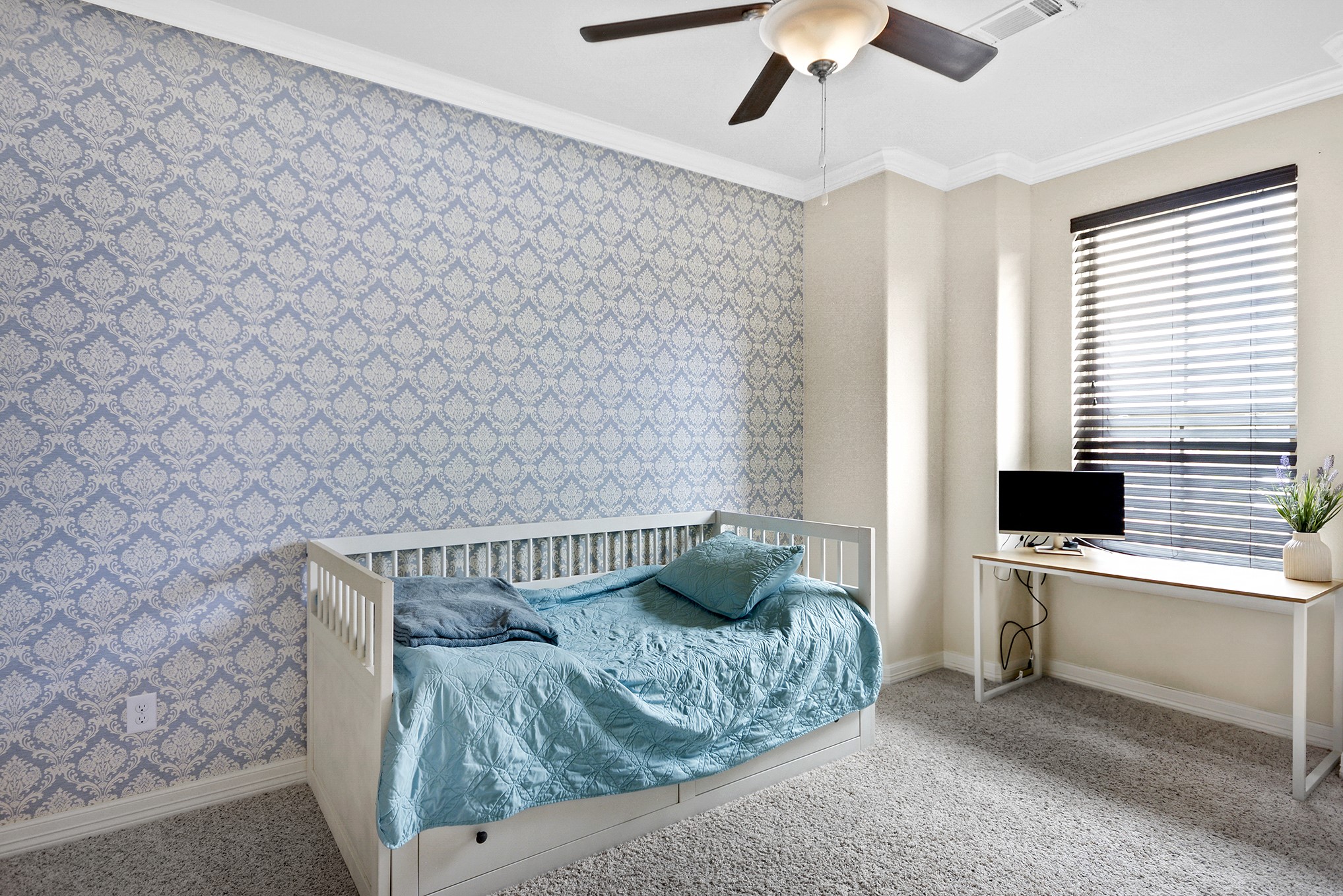 13204 Leighton Gardens Drive Houston, TX 77077 - Photo 22 of 35 a living room with furniture and a flat screen tv