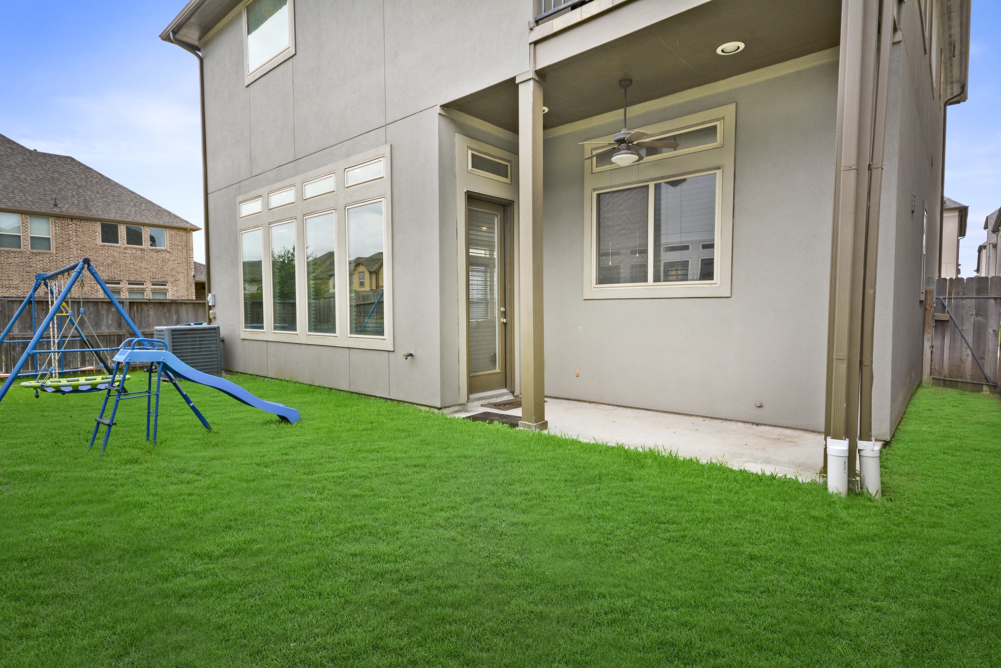 13204 Leighton Gardens Drive Houston, TX 77077 - Photo 27 of 35 a view of an house with backyard and a table and chairs