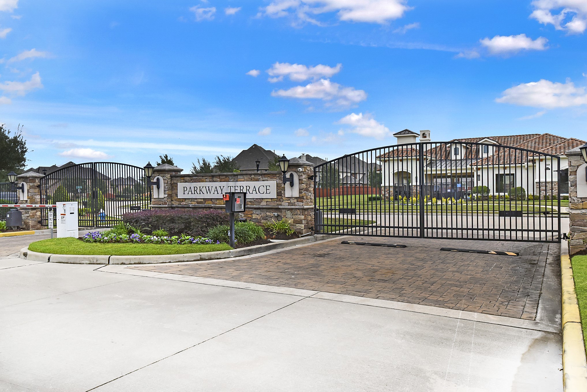 13204 Leighton Gardens Drive Houston, TX 77077 - Photo 33 of 35 a view of a house with a balcony