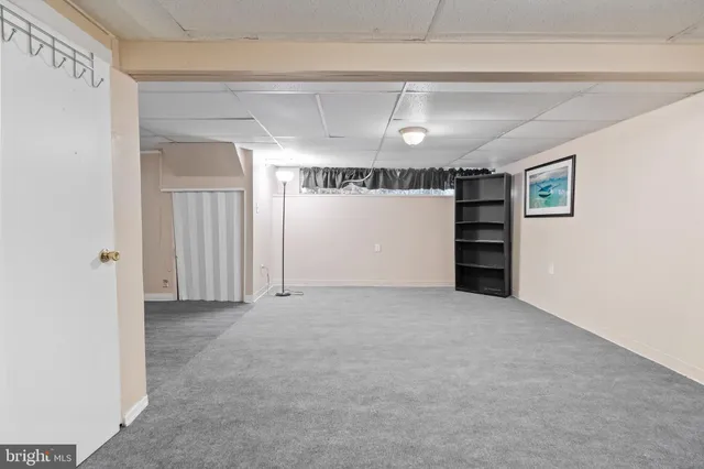 a bathroom with a toilet