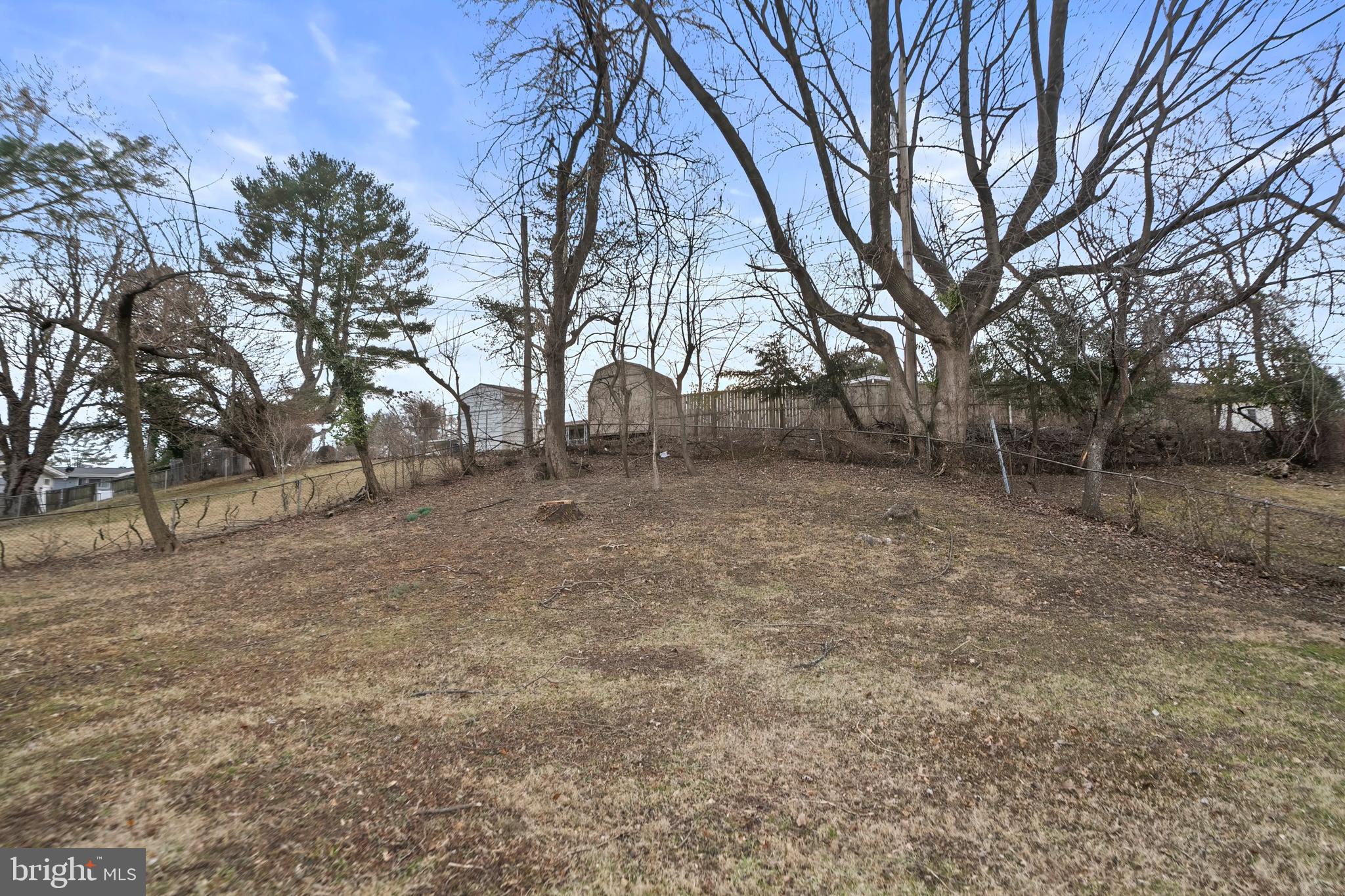 4723 Maryknoll Road Baltimore, MD 21208 - Photo 6 of 24 a backyard of a house with lots of green space