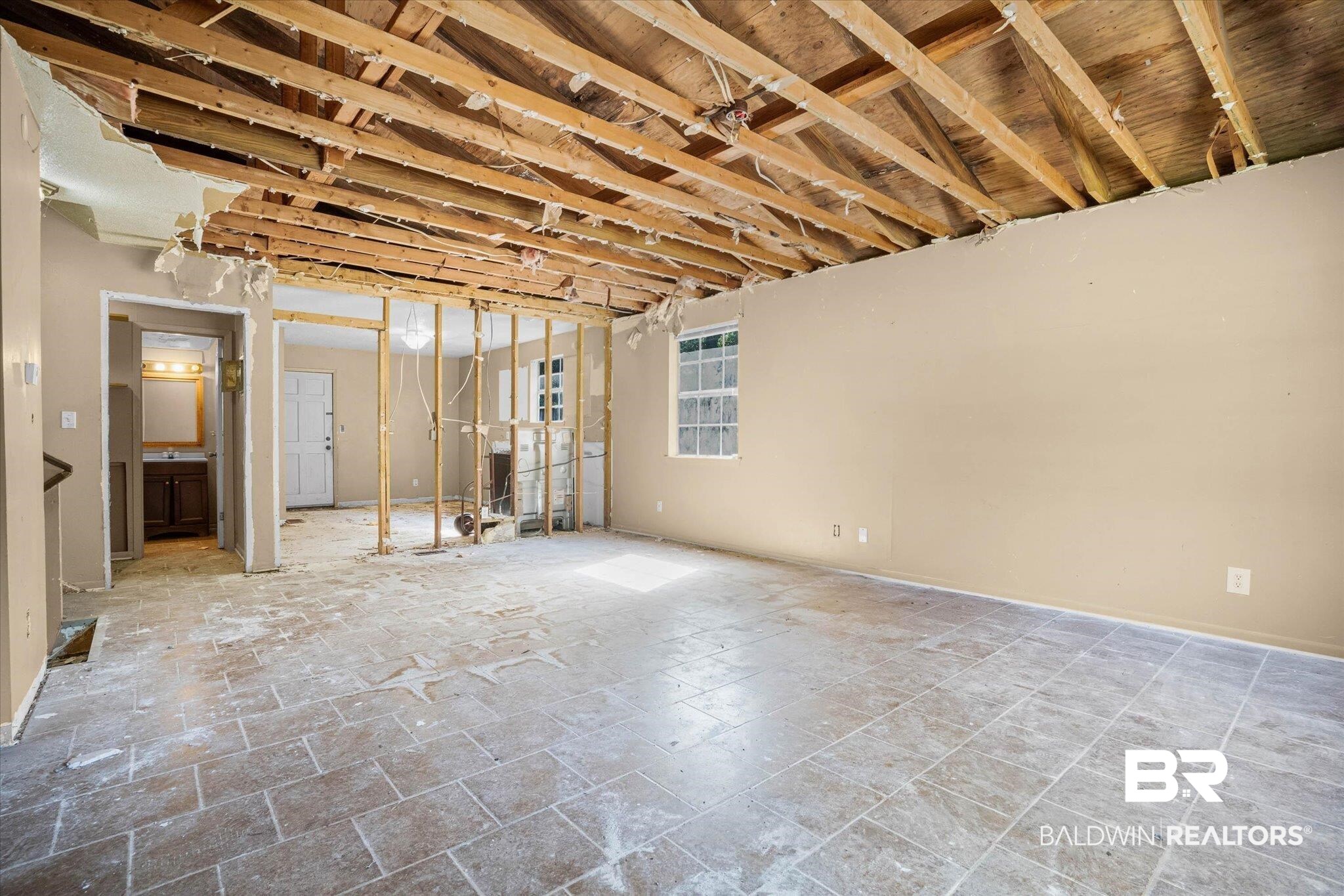 401 Frederick Avenue Fairhope, AL 36532 - Photo 2 of 36 Exposed ceiling joists revealing structural elements