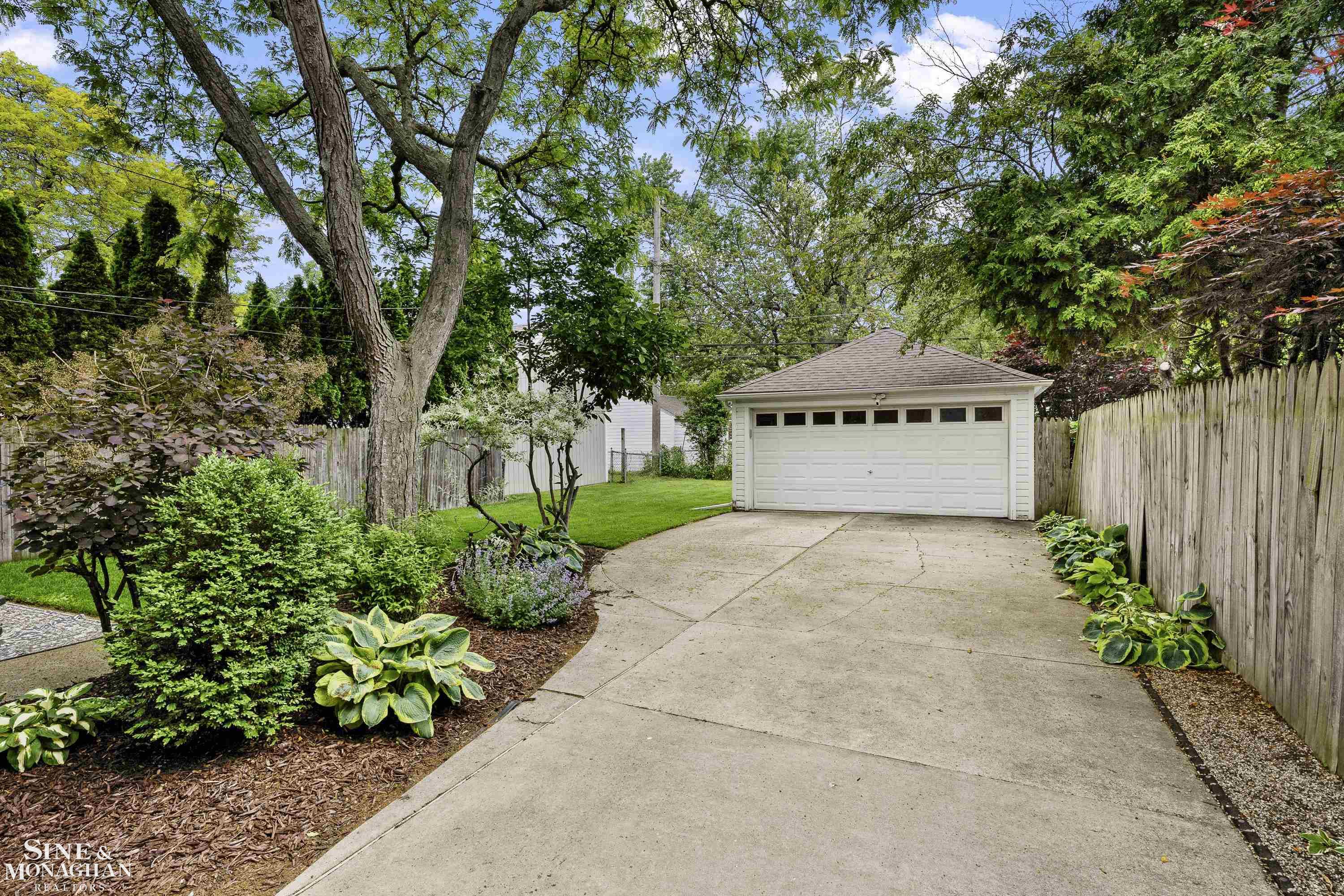 1984 Lancaster Street Grosse Pointe Woods, MI 48236 - Photo 25 of 33