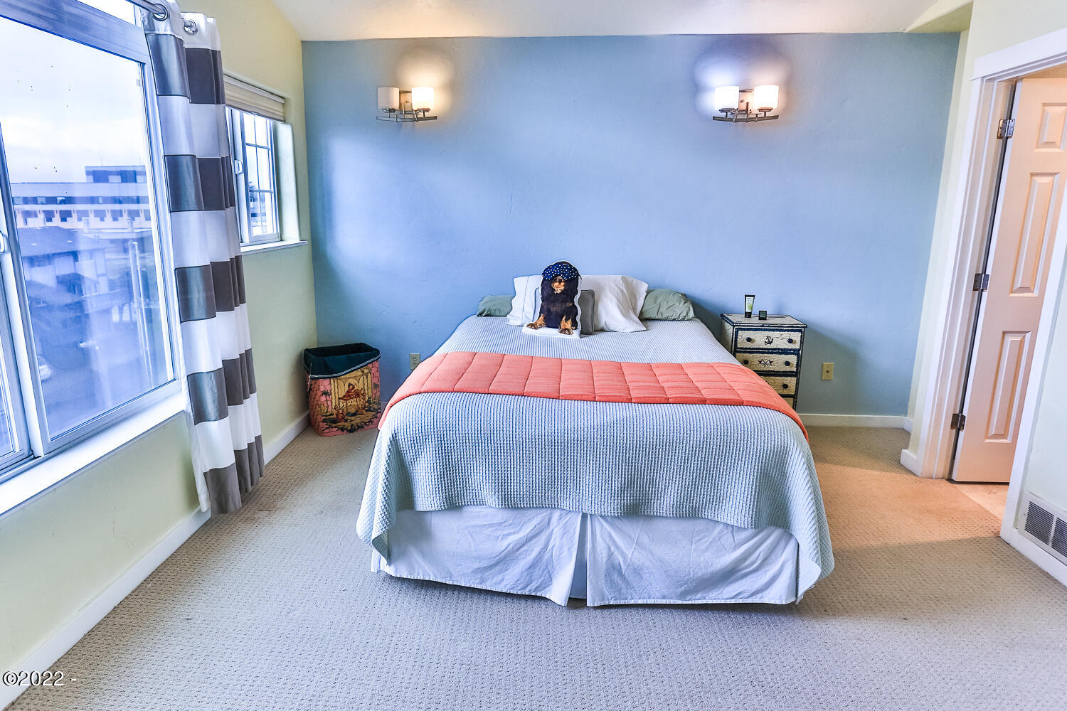 937 Southwest 11th Street Newport, OR 97365 - Photo 12 of 34 main bedroom