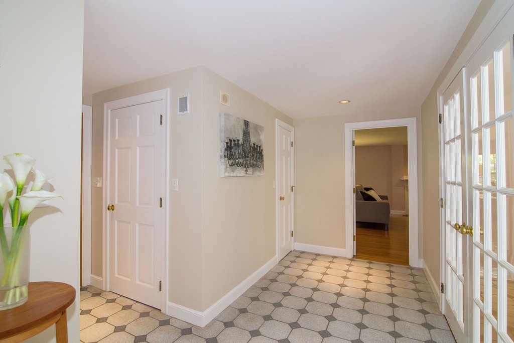 4 Flintlock Road Lexington, MA 02420 - Photo 8 of 30 Gallery Image 8