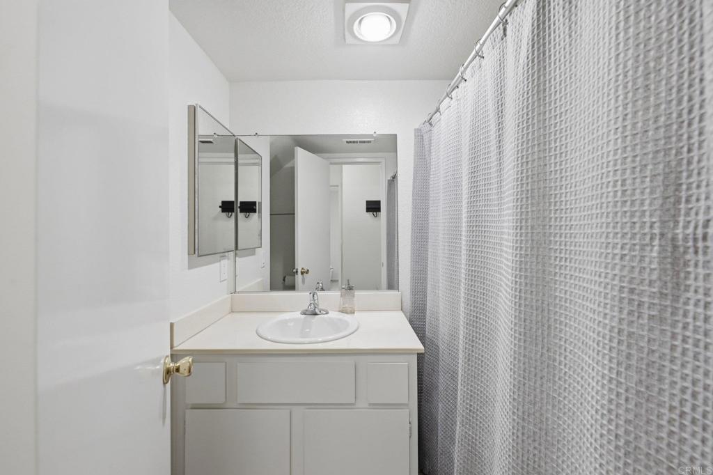 2633 Regent Road Carlsbad, CA 92010 - Photo 14 of 28