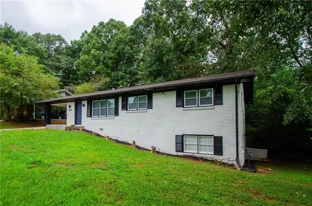 $2,200 | 3833 Wedgefield Circle, Decatur, GA 30035